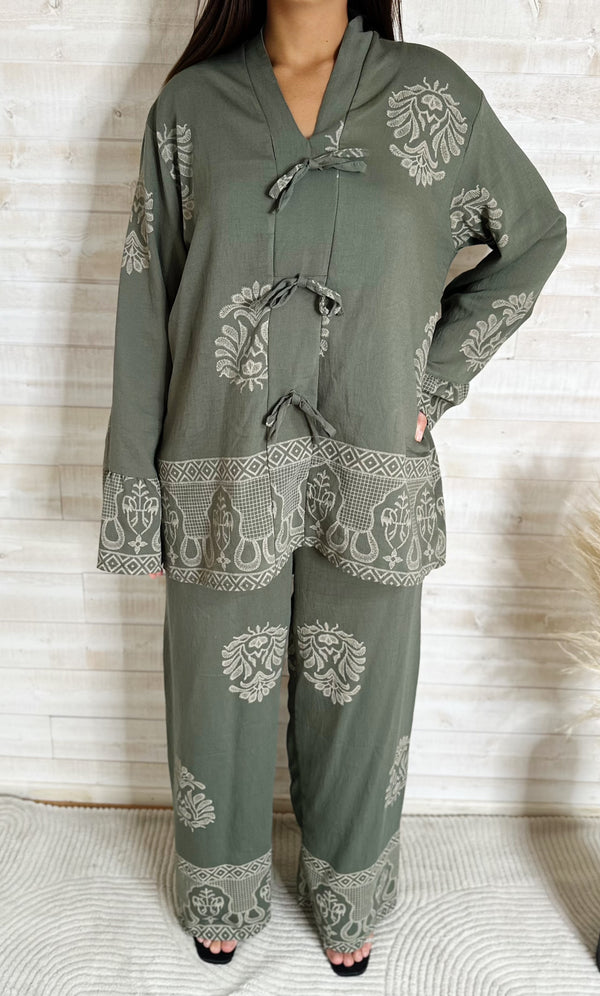 Ensemble “Neyla” Vert olive brodé beige
