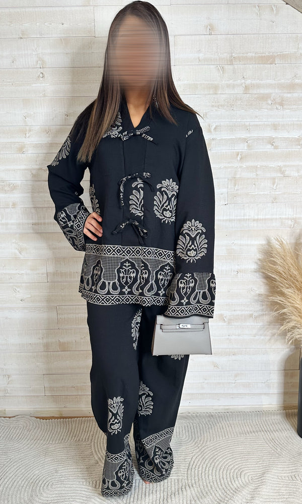 Ensemble “Neyla” – Noir brodé beige
