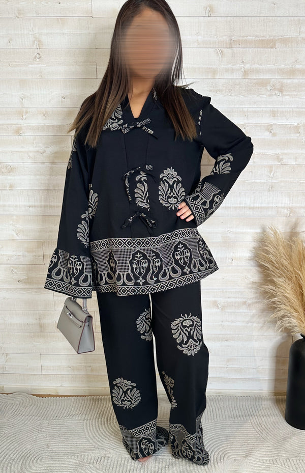 Ensemble “Neyla” – Noir brodé beige
