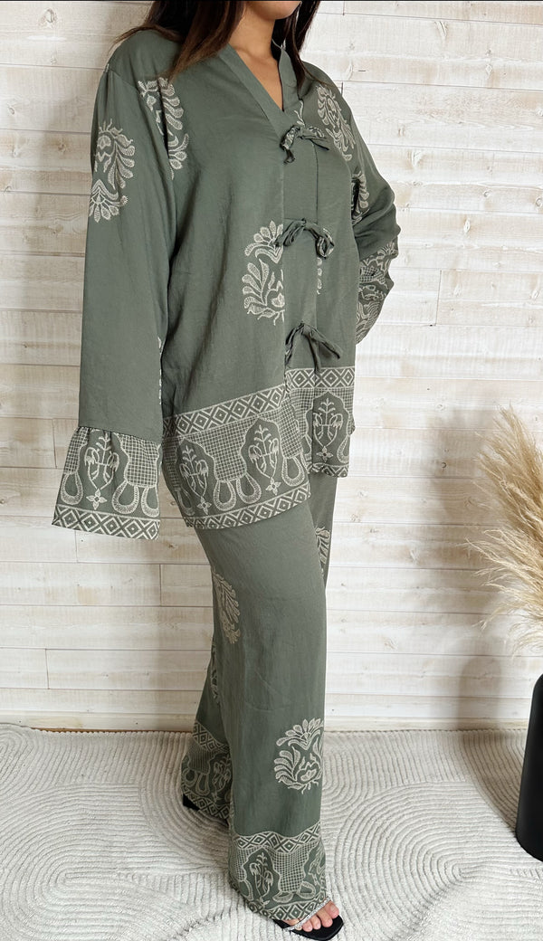 Ensemble “Neyla” Vert olive brodé beige